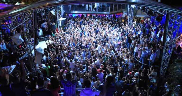 Coronavirus, Campania, chiuse anche le discoteche