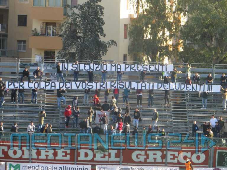 Terza sconfitta consecutiva per la Turris. Continua la contestazione al Liguori