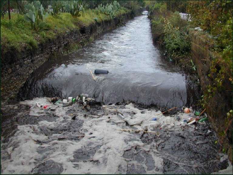 Schiuma bianca nel Solofrana, denunciata imprenditrice