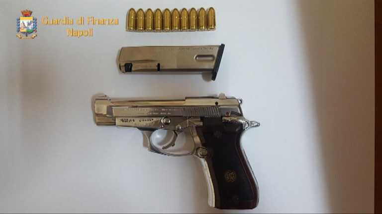 Inseguito dalla GdF, arrestato esponente clan Vanella-Grassi