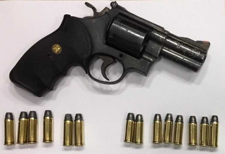 Nascondeva un’arma in casa: in manette 32enne di Portici