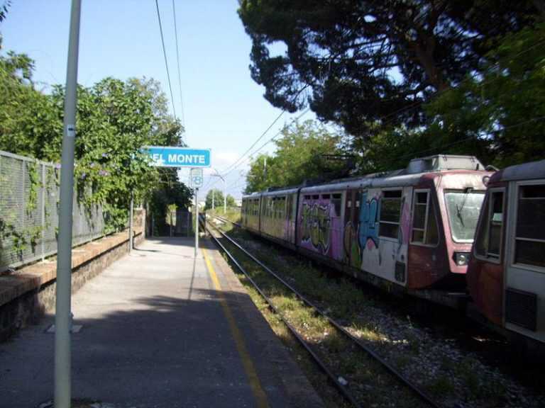 Rapina a bordo di un treno Circum: arresto in flagranza a Torre del Greco