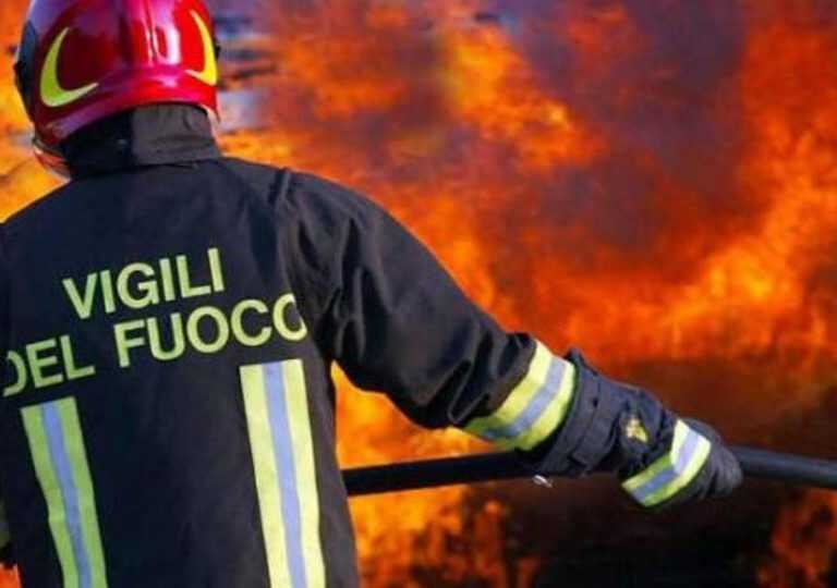 Sant’Antonio Abate. Incendio in piazzale industria di conserve alimentari