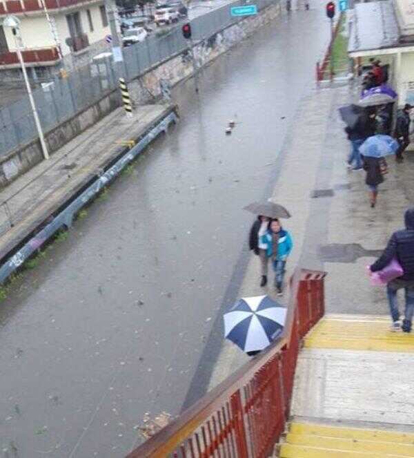 Maltempo, allagamenti a Scafati. Interrotti i collegamenti Circum