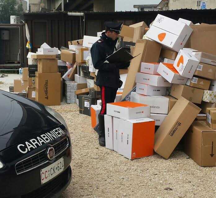 Tir rapinato in autostrada: intercettati bottino e ricettatore
