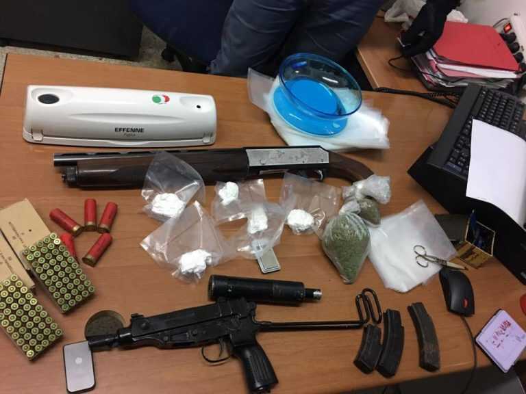 Droga, armi e munizioni in un covo: sequestro della Polizia a Fuorigrotta