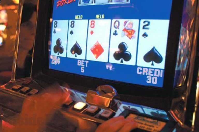 Capaccio, la GdF sequestra 3 videopoker illegali
