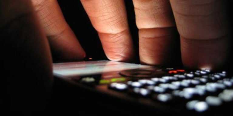 Salerno, si spoglia nudo in chat poi viene ricattato: la vittima è un imprenditore