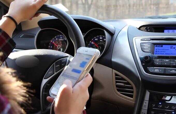 cellulare_alla_guida2 Guida sotto effetto di droga: punibile solo chi crea pericolo