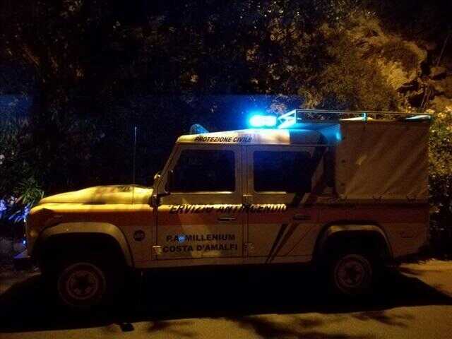 incendio-nella-notte-a-furore-a-fuoco-fondo-agric-169901