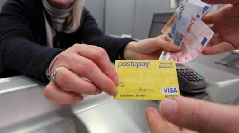 Salerno, direttrice postale “infedele” si appropriò di mezzo milione di euro: patteggiamento respinto