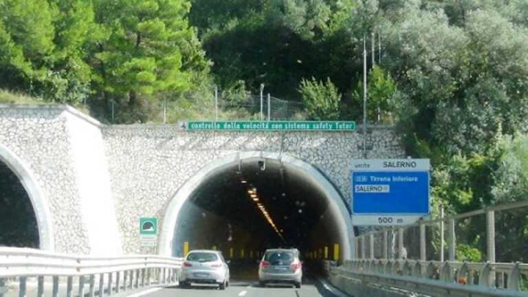 Angri, speronato in autostrada per vecchie ruggini: a processo per tentato omicidio