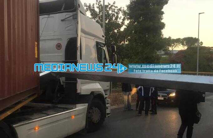 camion_incastrato_rocca3