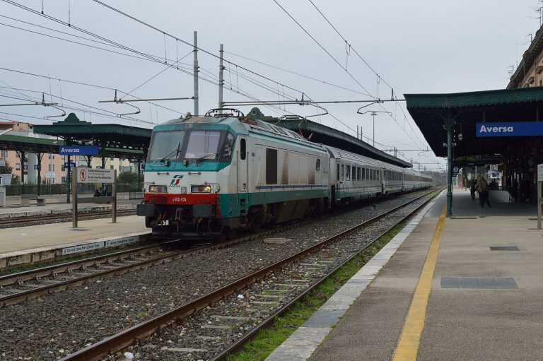 Incendio doloso su linea ferroviaria, rallentamento generale