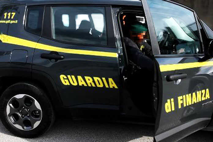 Armi e sigarette in un box: nei guai ucraina residente a San Valentino