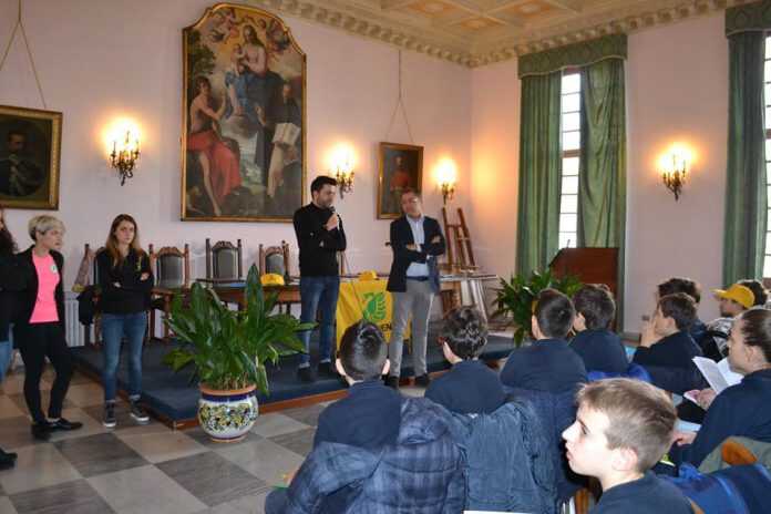 29214759_2028396307385157_7790853648051854844_n