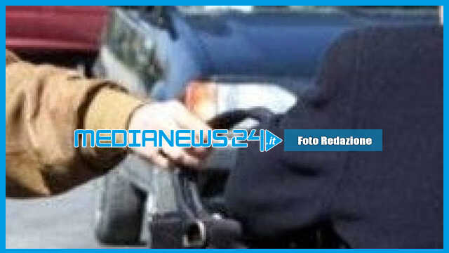 Angri, donna scippata in città