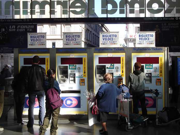 Ticket_machines_at_Roma_Termini
