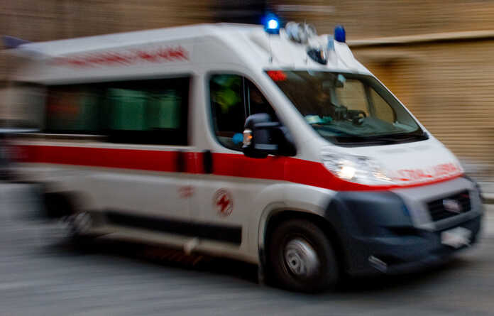 Cava, 118 in ritardo per soccorrere due anziani: la casa non aveva il civico