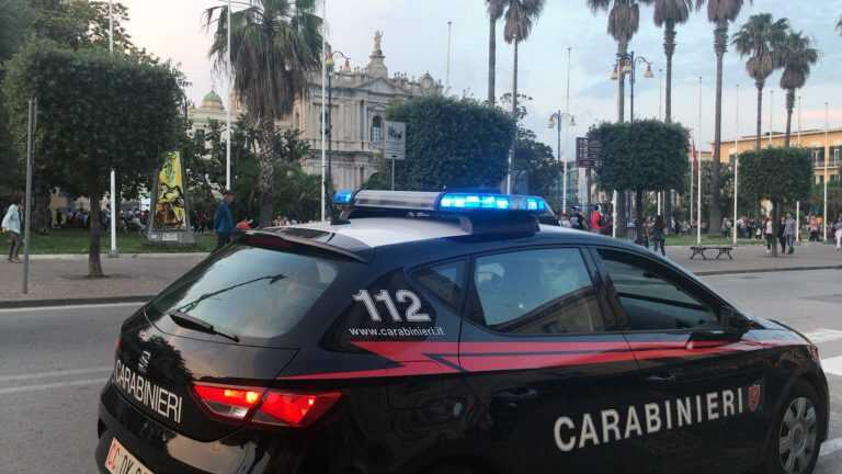 Salerno, fanno la spesa ma la pagano i clienti: arrestati per estorsione