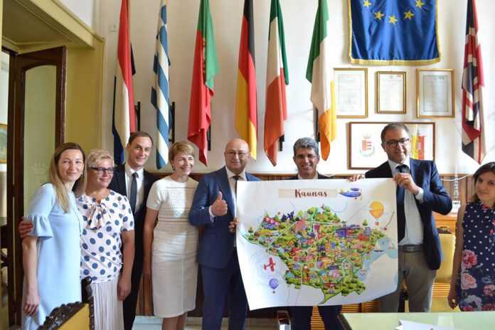 34602594_2068703683354419_6966203621423710208_n