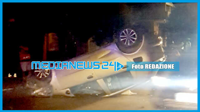 Angri/Scafati. Incidente stradale sulla nazionale, auto si capovolge