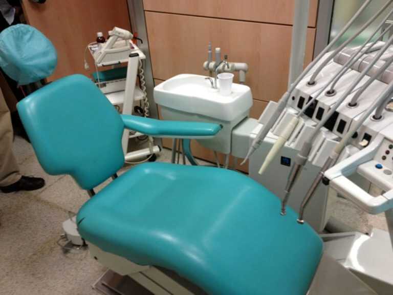 Nocera Inferiore, va dal dentista e non lo paga, ora il processo