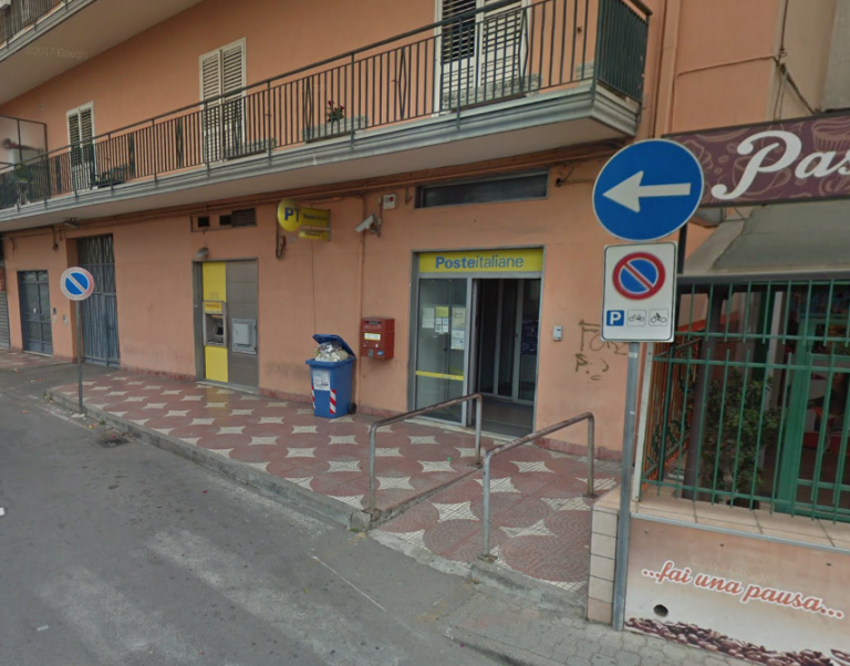 Angri, via Madonna delle Grazie la sosta selvaggia provoca il caos!