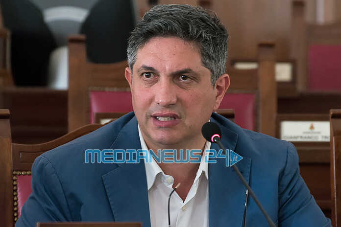 conferenzastampacomune21giugno002