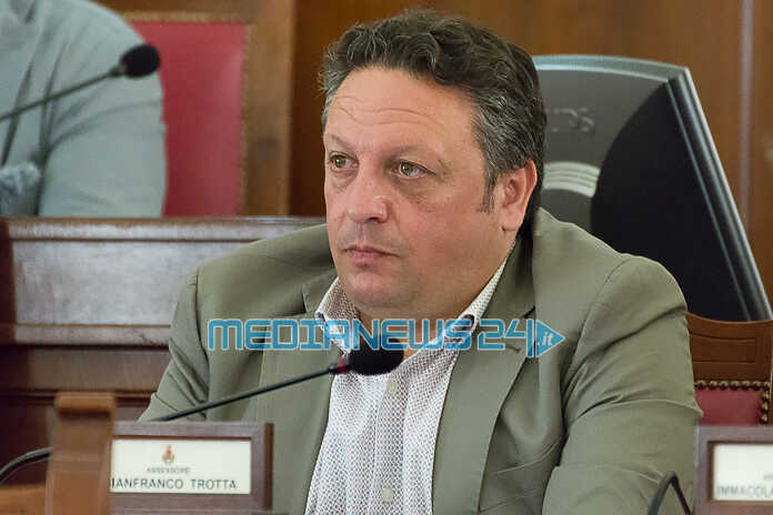 consigliocomunalenocerainferiore13giugno007