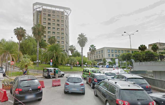 Aou Ruggi. ‘Noi donne soprattutto’ donano due tv a Oncologia