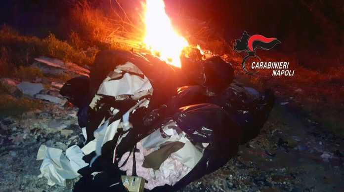 carabinieri rogo rifiuti