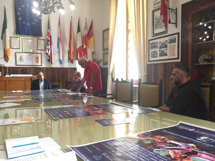 37688615_2112431965648257_6439505940759707648_n