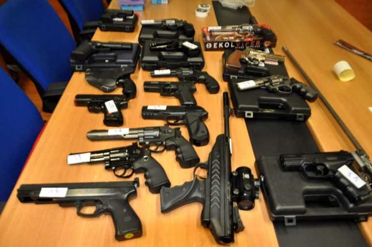 Cava, armi illegali in una carrozzeria: denunciato titolare