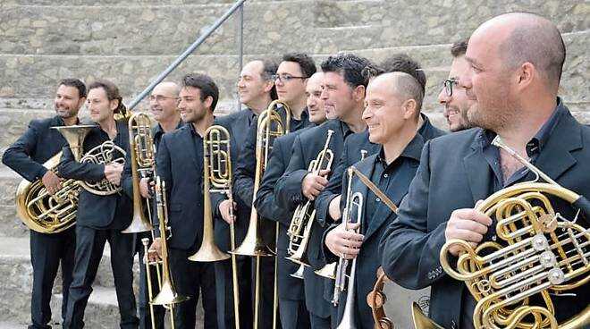 neapolis-brass-ensemble-264699.660x368