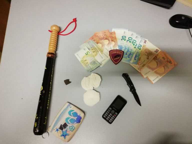 Salerno. Droga e armi bianche, denunciati due giovanissimi