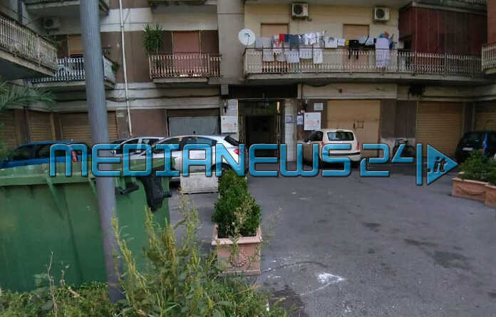 Choc a Pagani, madre trova la figlia in casa senza vita e si lancia dal balcone