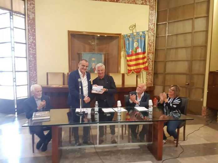 40911471_1720573688054912_2536952283128659968_n