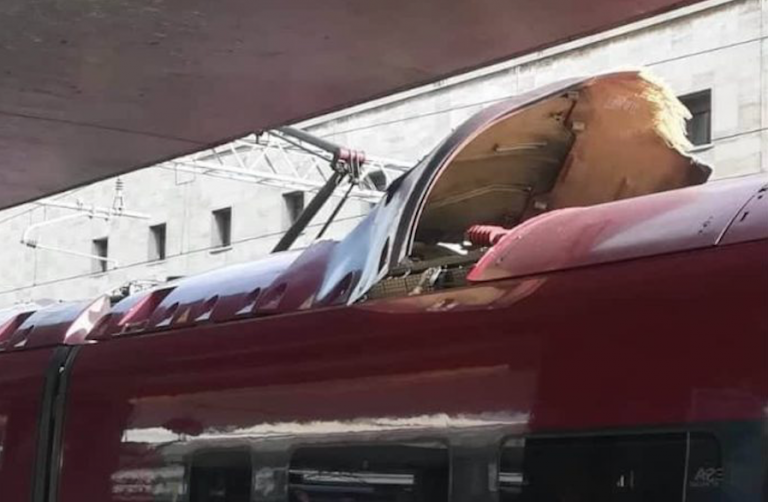 Si “scoperchia” treno in corsa partito da Napoli. Fermata d’emergenza a Roma