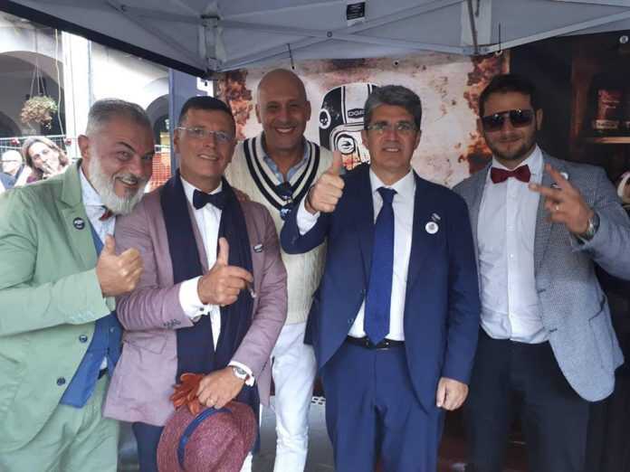 42913322_2167892823435504_1069593053095788544_n