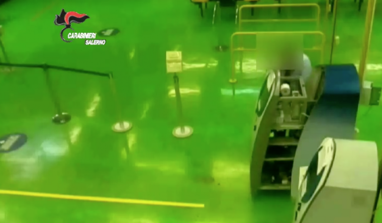 VIDEO | UNISA. Rubava i soldi dalla ‘monetica’ della mensa universitaria, sospeso impiegato