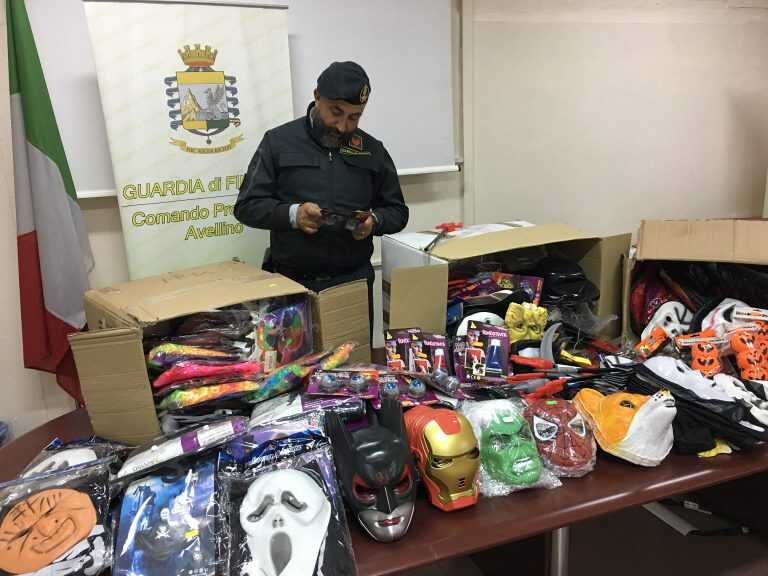 Halloween sicuro, scatta il maxi sequestro di gadget