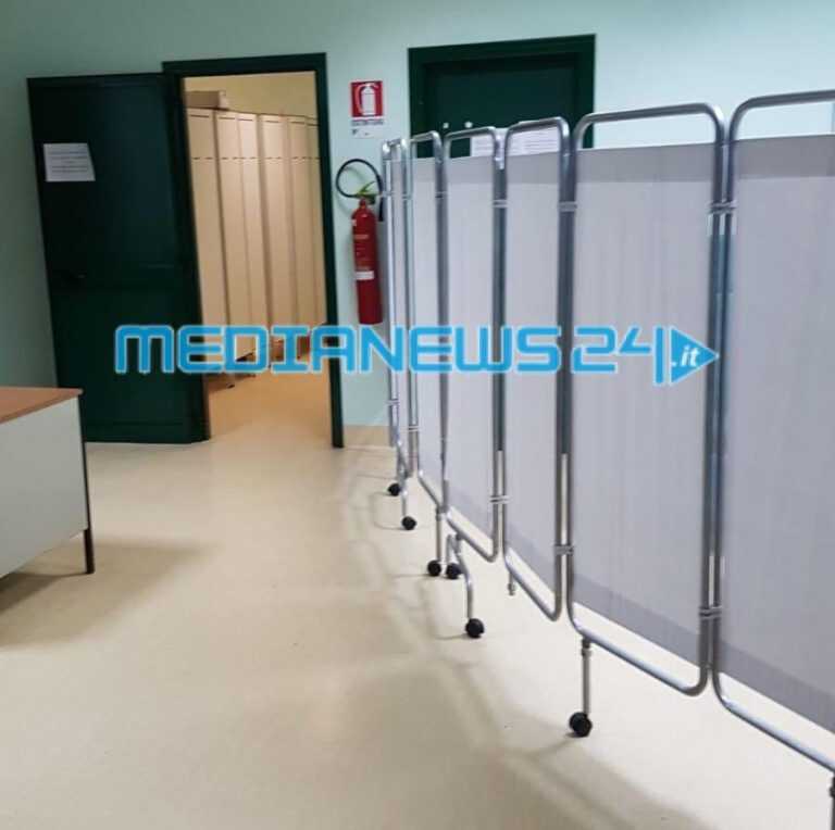 Pagani. “Polo” oncologico. Nella sala prelievi spuntano i pannelli, pazienti divisi