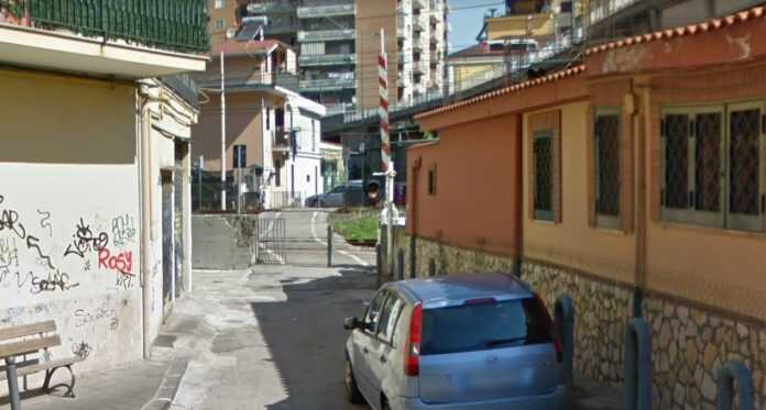 via siniscalchi passaggio a livello