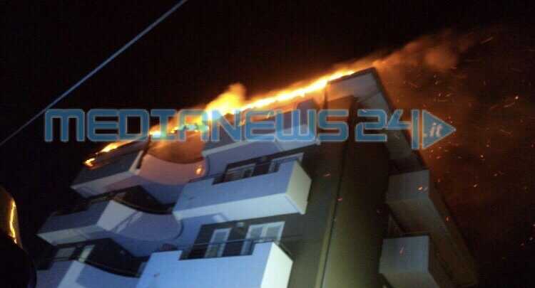 Nocera Inferiore. Agente immobiliare si lancia tra le fiamme per salvare una bambina