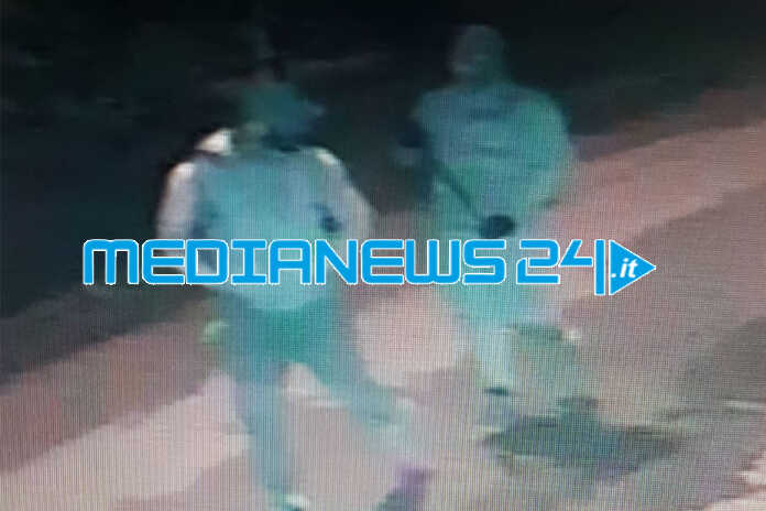 Napoli – Corso Umberto – scippano  un turista –  Arrestati da Polizia e Carabinieri