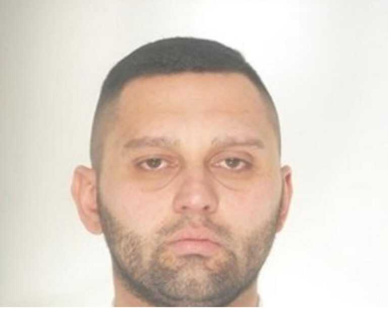 Trecase. Scappa all’alt dei Carabinieri e si ribalta con l’auto