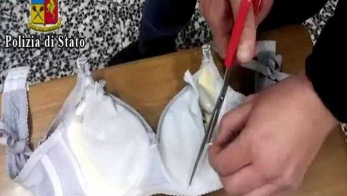 reggiseno-kKOE-U11011276126098HaG-1024x576@LaStampa.it