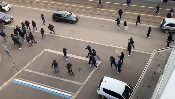 Zurigo-Napoli, scontri tra ultras nel centro cittadino