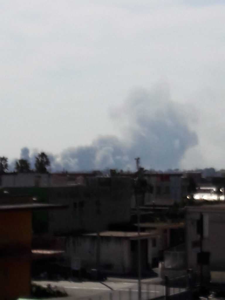 Castellammare, nube impressionante, alzata dal vento